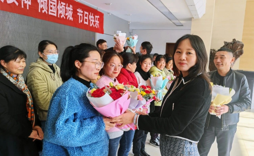 三八國(guó)際婦女節(jié)丨致敬她力量(圖1)
